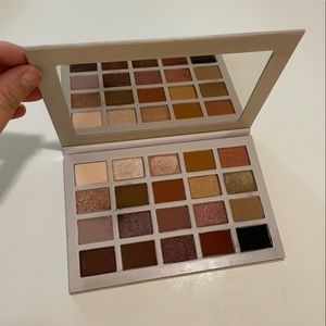 Morphe Maddison Beer eyeshadow palette